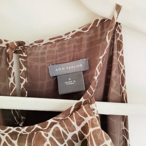 Ann Taylor Brown & White Silk Ruffled Sleeveless Blouse Size S - Picture 5 of 10